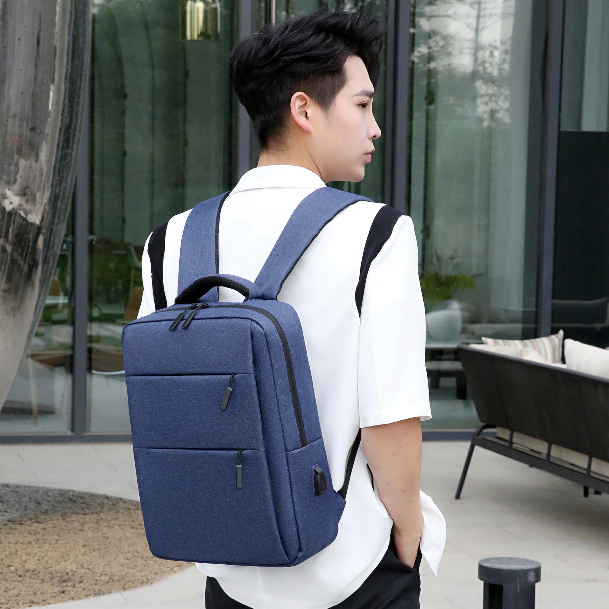 DAM Mochila para Laptop con interfaz de carga USB. 30x13x44 Cm. Color: Azul Marino