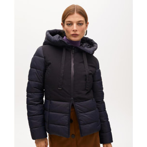 Anorak corto imbottito aderente a contrasto