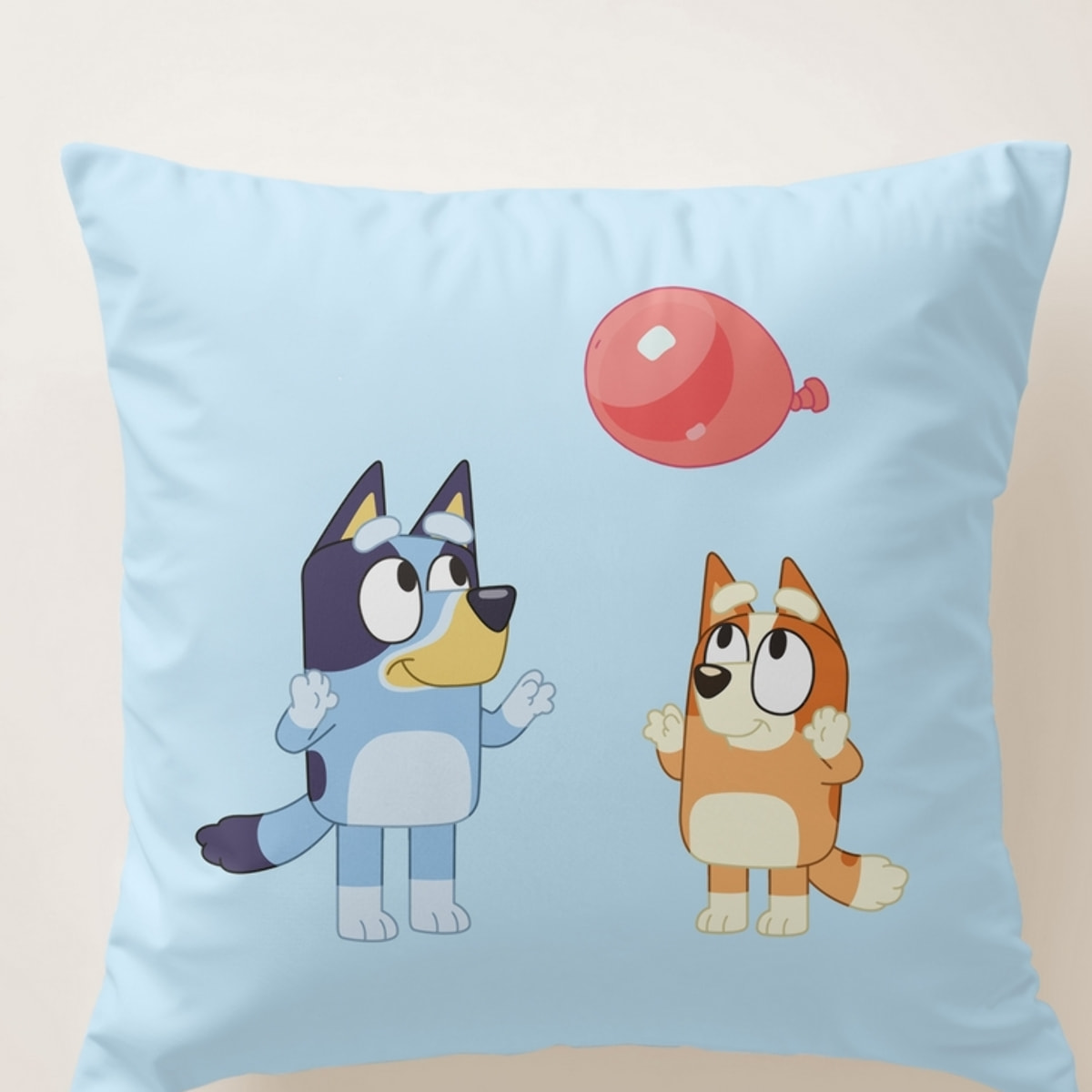 Funda cojin BLUEY con relleno 45x45 .