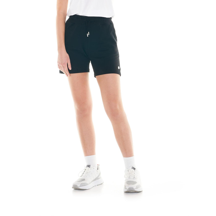 Pantalón corto básico de mujer.