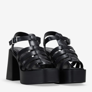 Sandalias cangrejeras negras con plataforma y tacón