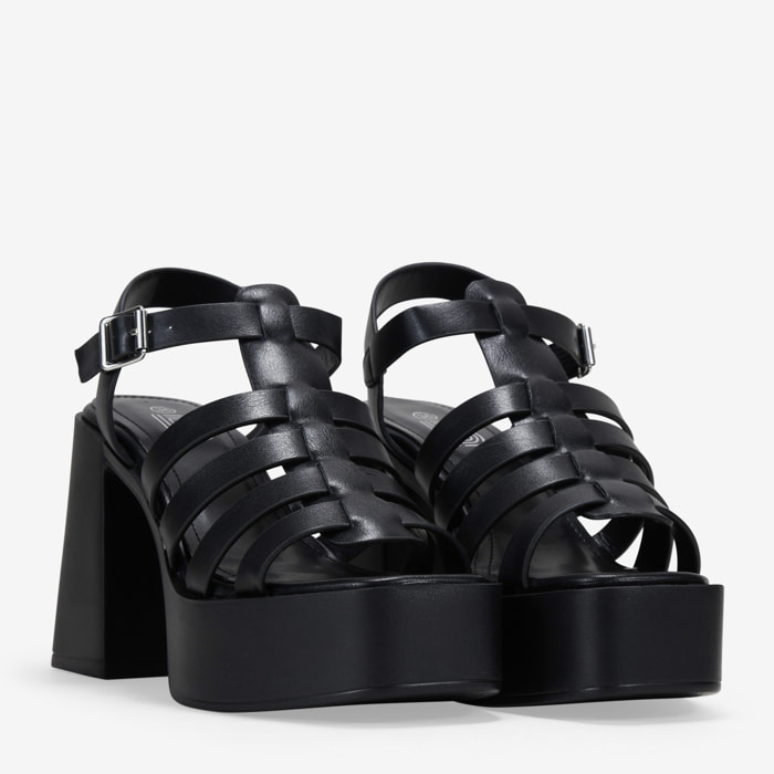 Sandalias cangrejeras negras con plataforma y tacón