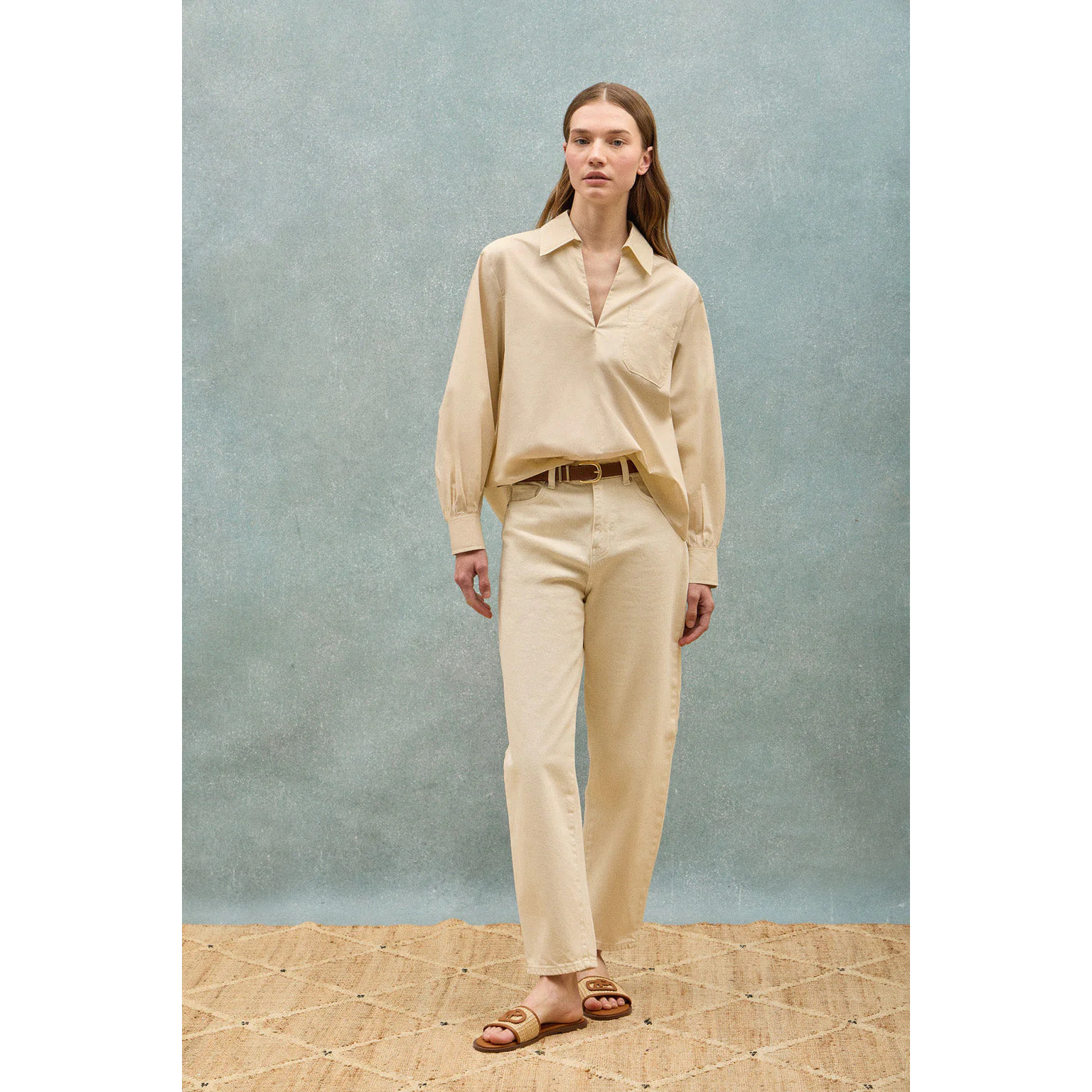 Blusa Solar beige in cotone con particolare ricamato