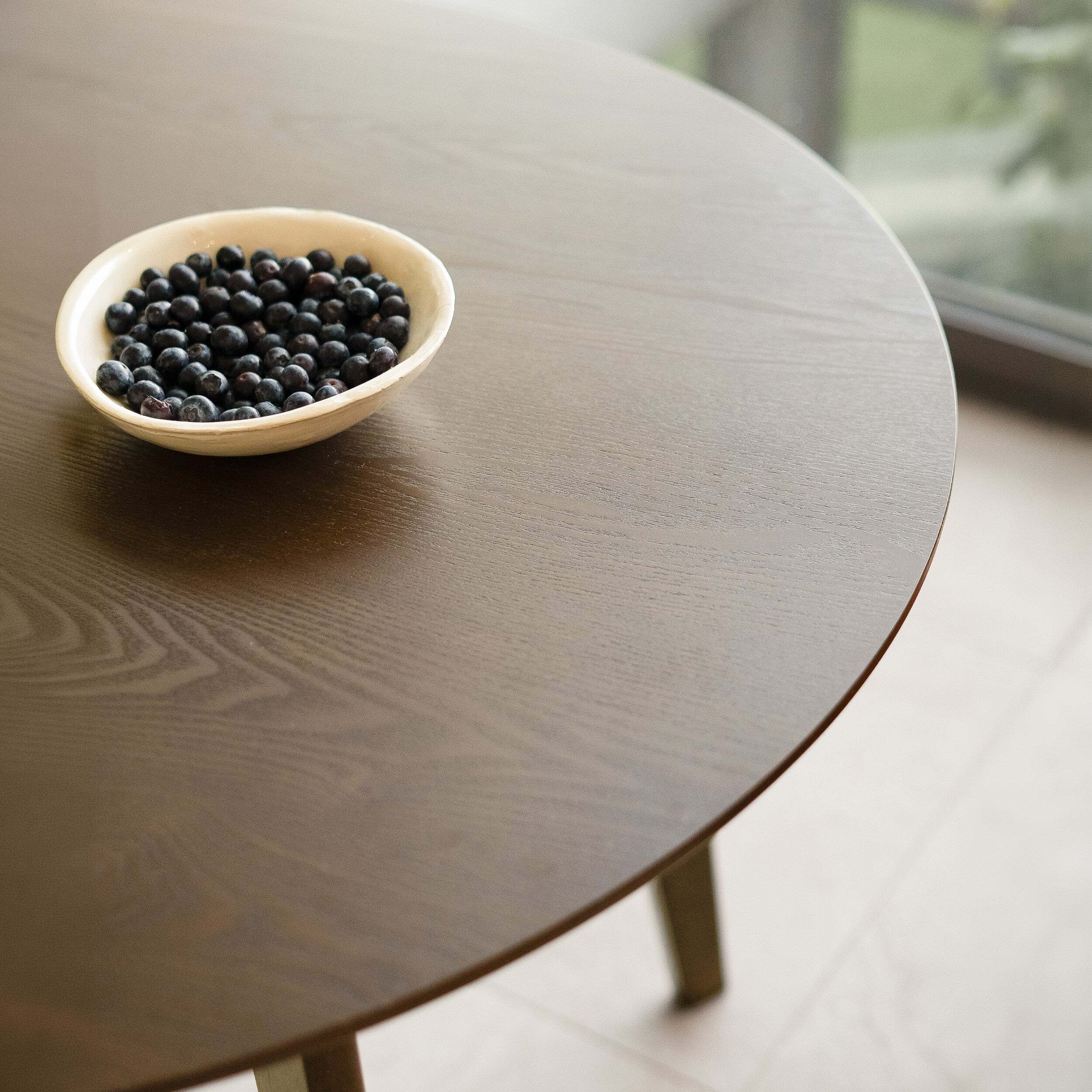Table ronde 4 personnes en bois foncé D100 cm - Réno