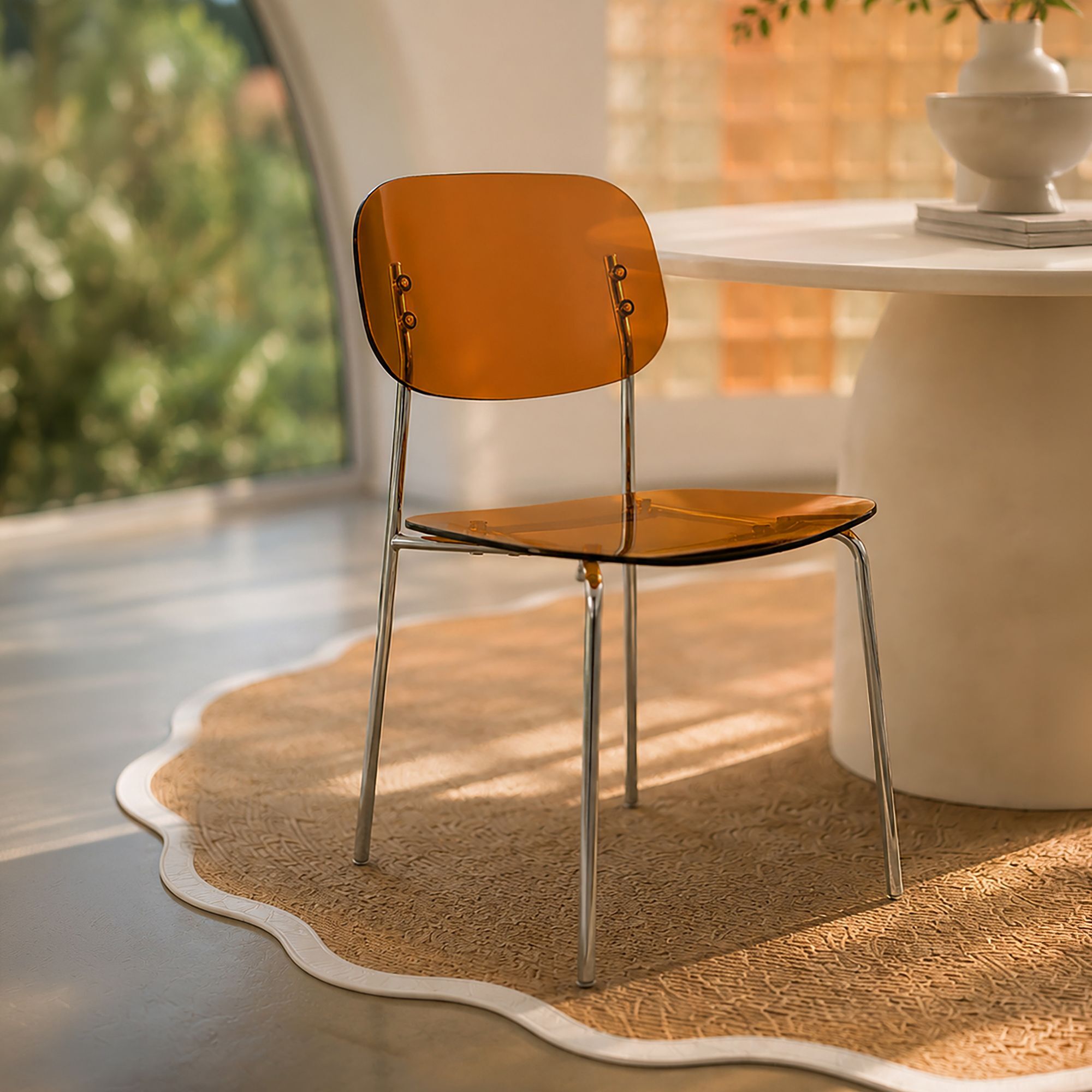Lot de 2 chaises de table en résine acrylique et métal ambre GLAM
