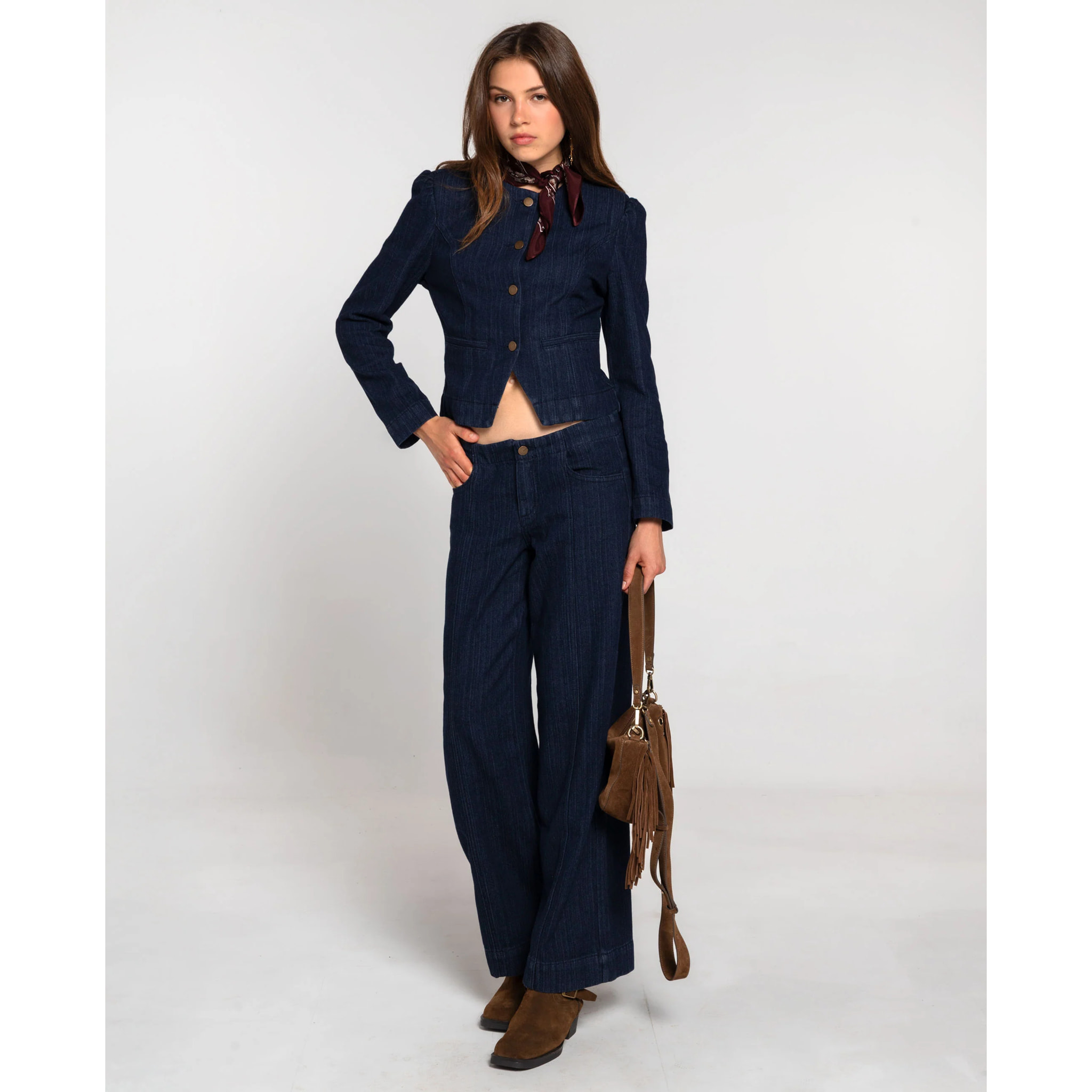 Chaqueta de mujer entallada con hombreras