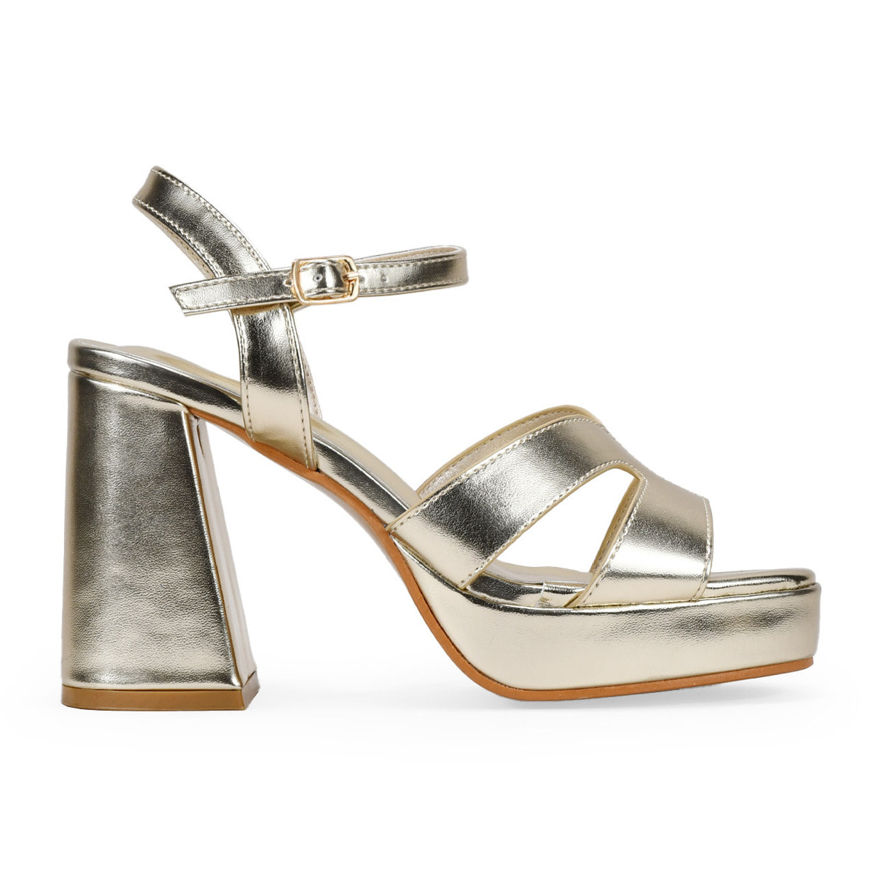 Sandalias de tacón doradas con pulsera y hebilla