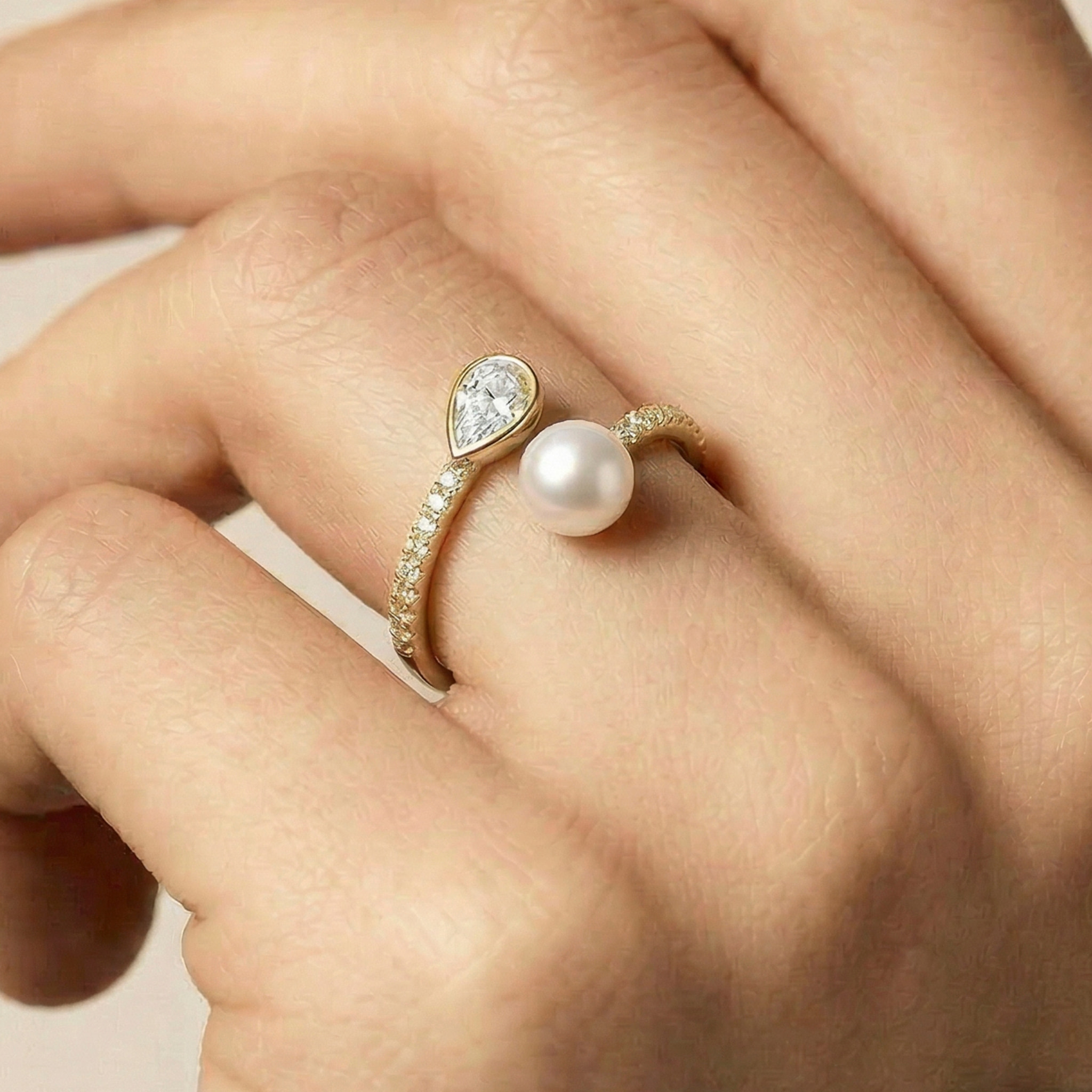 Anillo Tian acabado oro amarillo 18k
