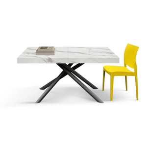 Tavolo CARRARA in legno, finitura bianco statuario e gambe in metallo nero, allungabile 140x90 cm - 220x90 cm