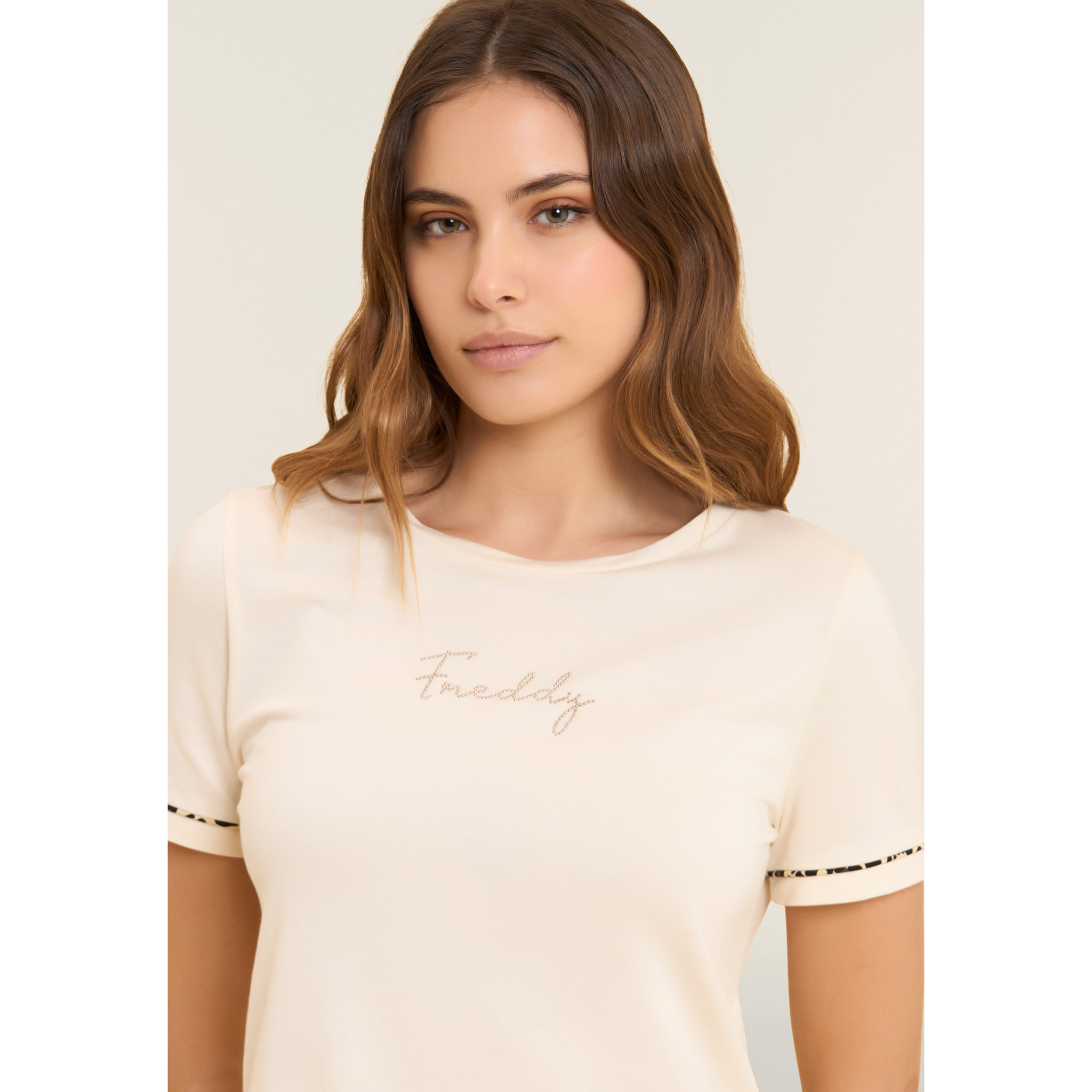 T-shirt con inserto crinkle sul retro e dettagli animalier