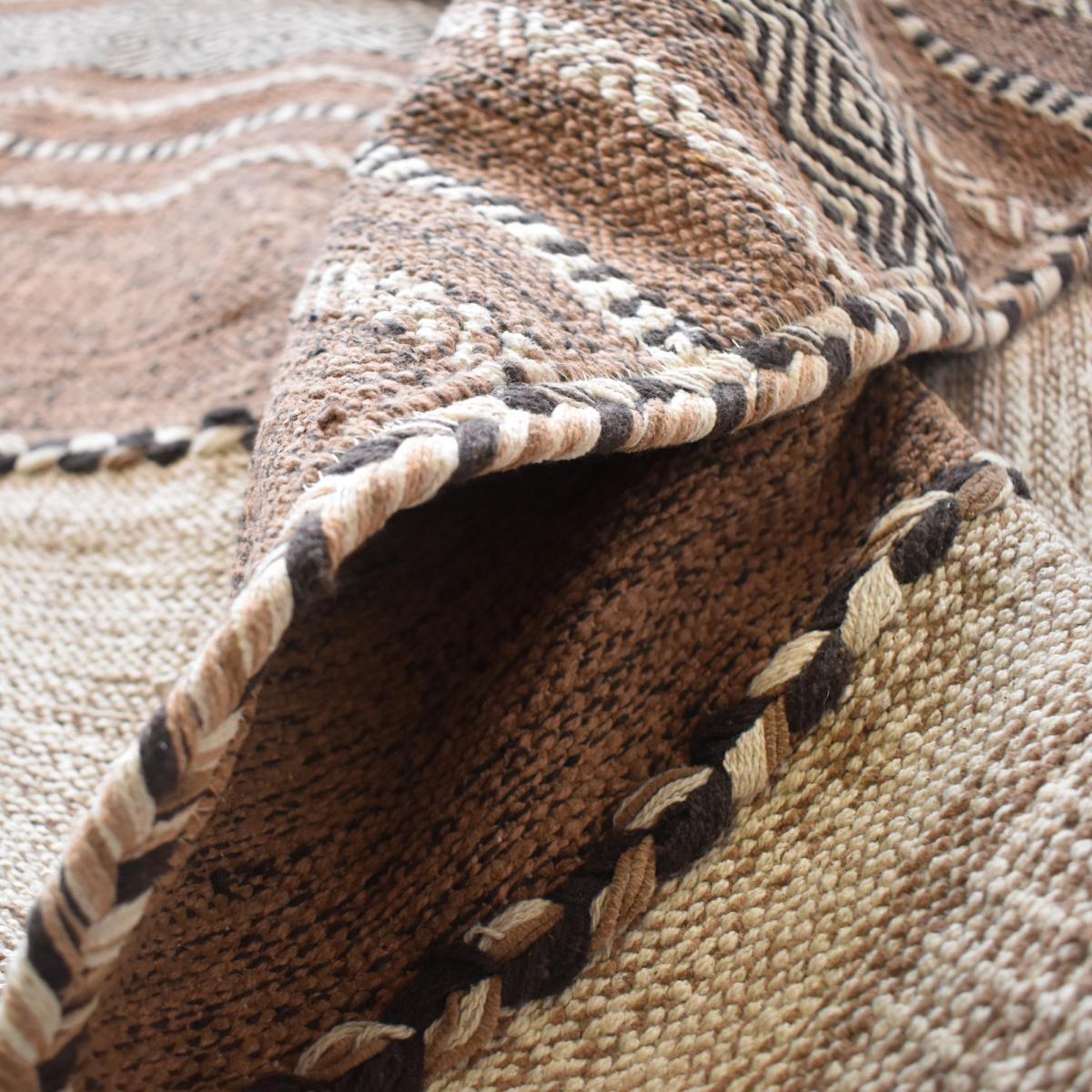 Tapis Buvo tissé à la main en Coton