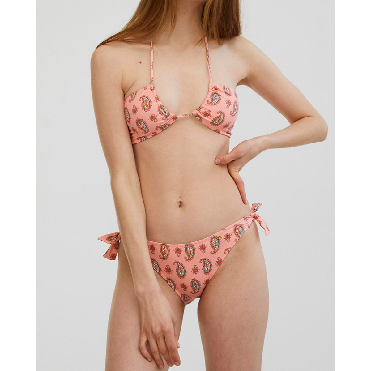 Braga de bikini clásica con lazos y estampado paisley