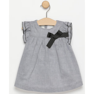 VESTIDO GRIS CON LAZO NEGRO
