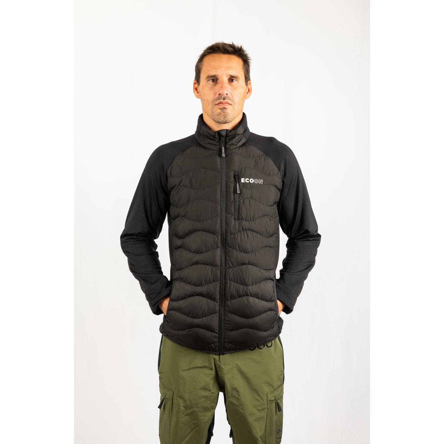 Chaqueta para hombre ECOON ECOActive Hybrid Insulated Jacket - Negro con marca en blanco