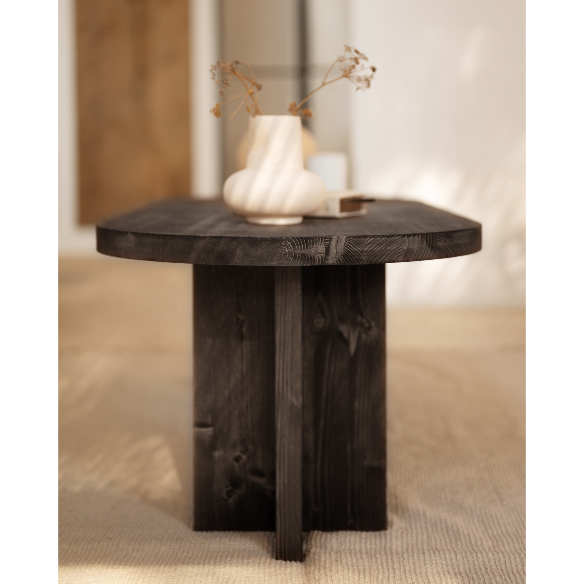 Table basse en bois massif ton noir 120x50cm Hauteur: 40 Longueur: 120 Largeur: 50