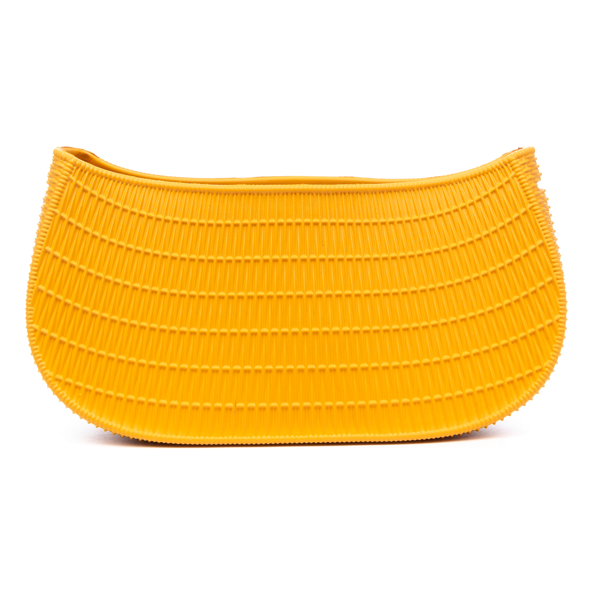 Cuerpo bolso bandolera de goma eva grabado con patrón de diseño.