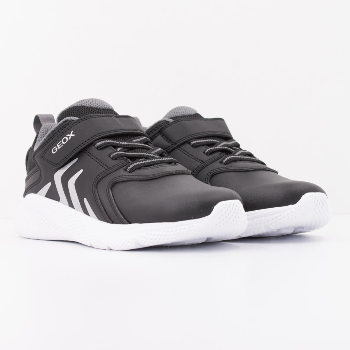 Zapatillas Niño de la marca GEOX  modelo J66GBE 0BC14 NEGRO