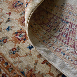Tapis Jufu rouge et beige aux motifs floraux d'inspiration Orientale