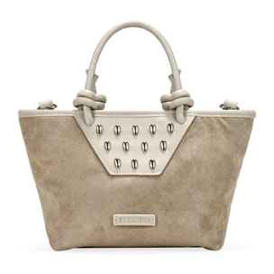 Bolso de mano arena con tachuelas