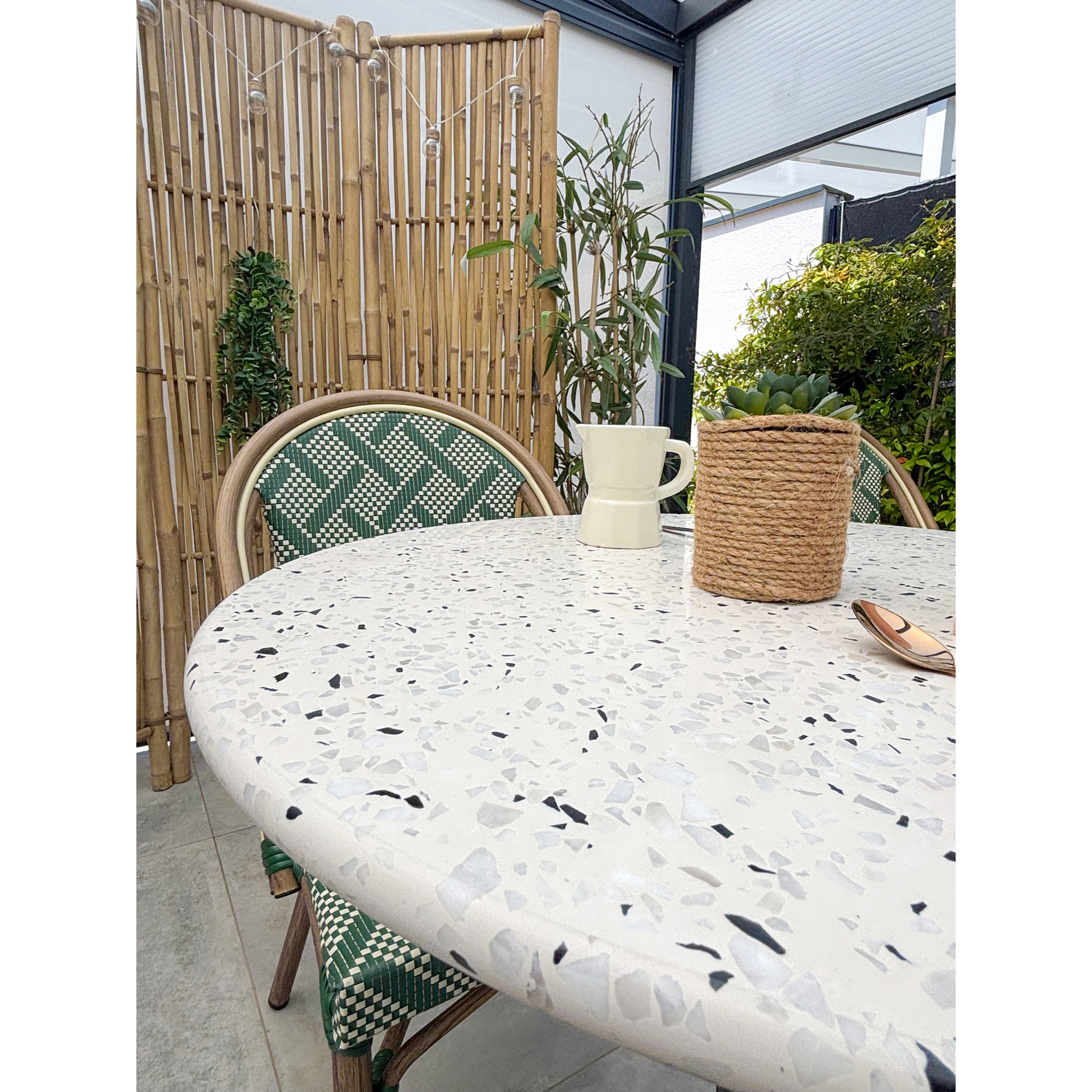 BISTRO - Table ronde de jardin en acier et plateau terrazzo