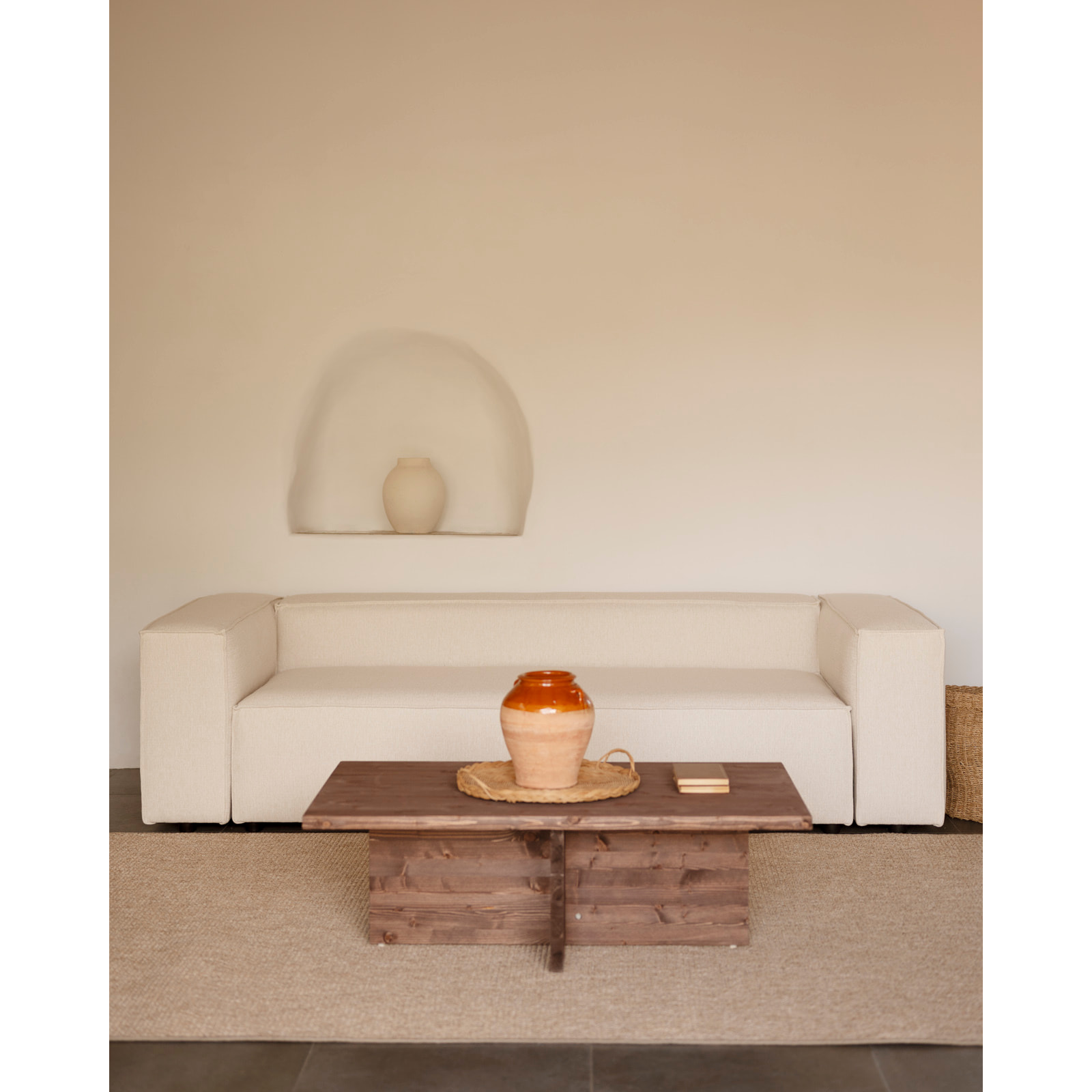 Mesa de centro de madera maciza en tono nogal de 120x70cm Alto: 40 Largo: 120 Ancho: 70