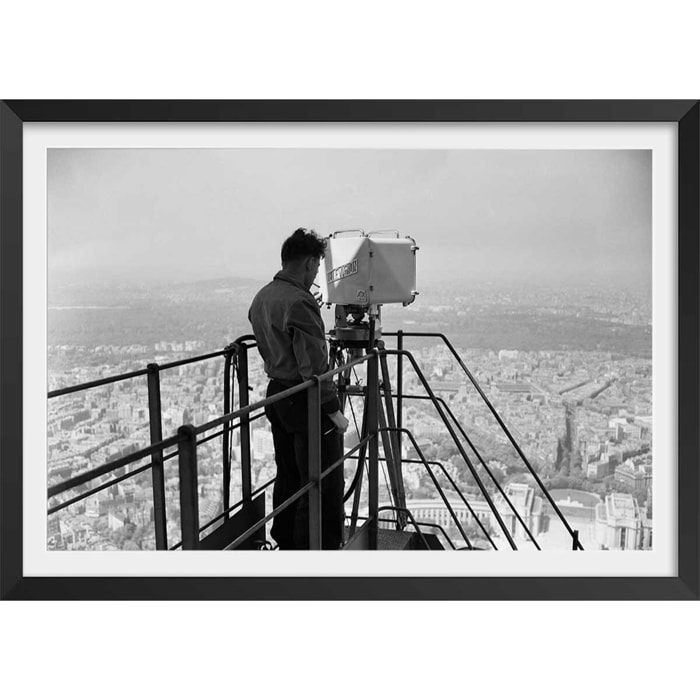 Affiche photo ancienne - Télévision - La Tour Eiffel Affiche + cadre en bois - Noir