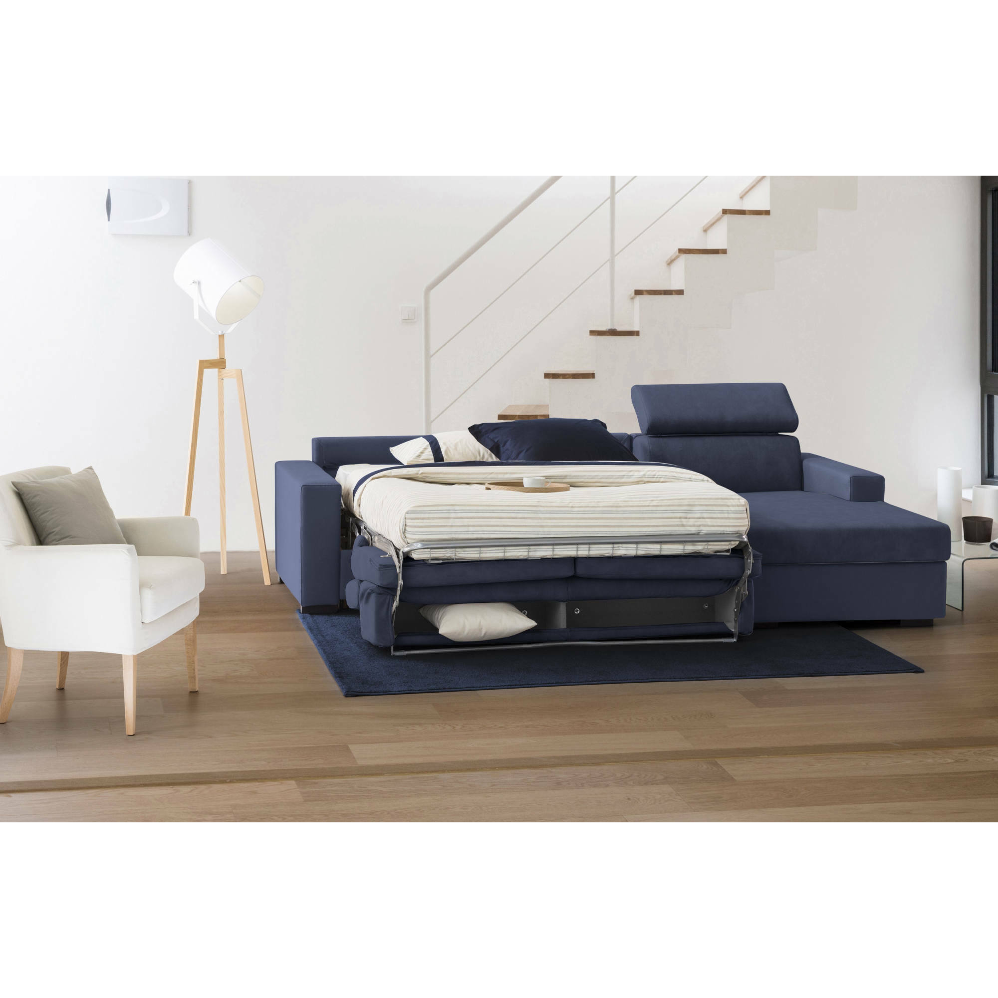 Divano Letto Alberta, Divano ad angolo, 100% Made in Italy, Sofà con apertura girevole, con Penisola contenitore Destra, con Braccioli standard, Cm 280x95h85, Blu