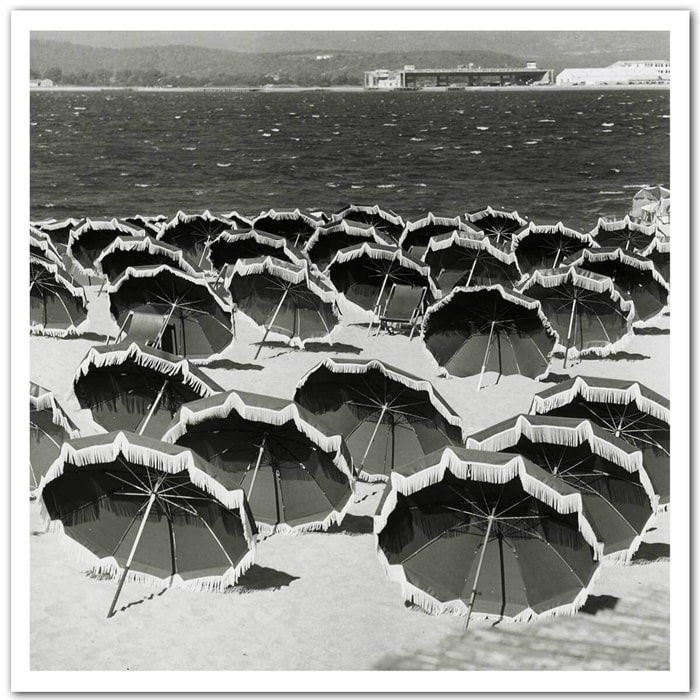 Affiche Photo d'Art - sun Umbrellas on a Beach, 1960 Affiche seule