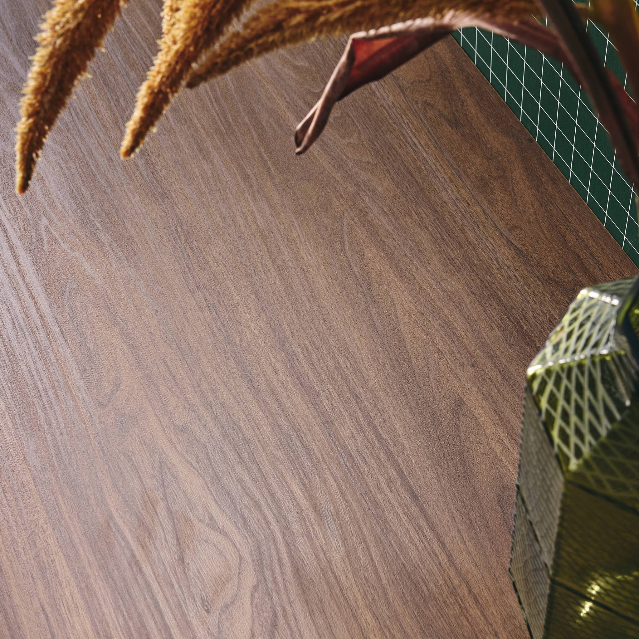 Bureau effet bois noyer 2 tiroirs 1 niche 120cm - L 120 x P 55 x H 77cm - Kuba