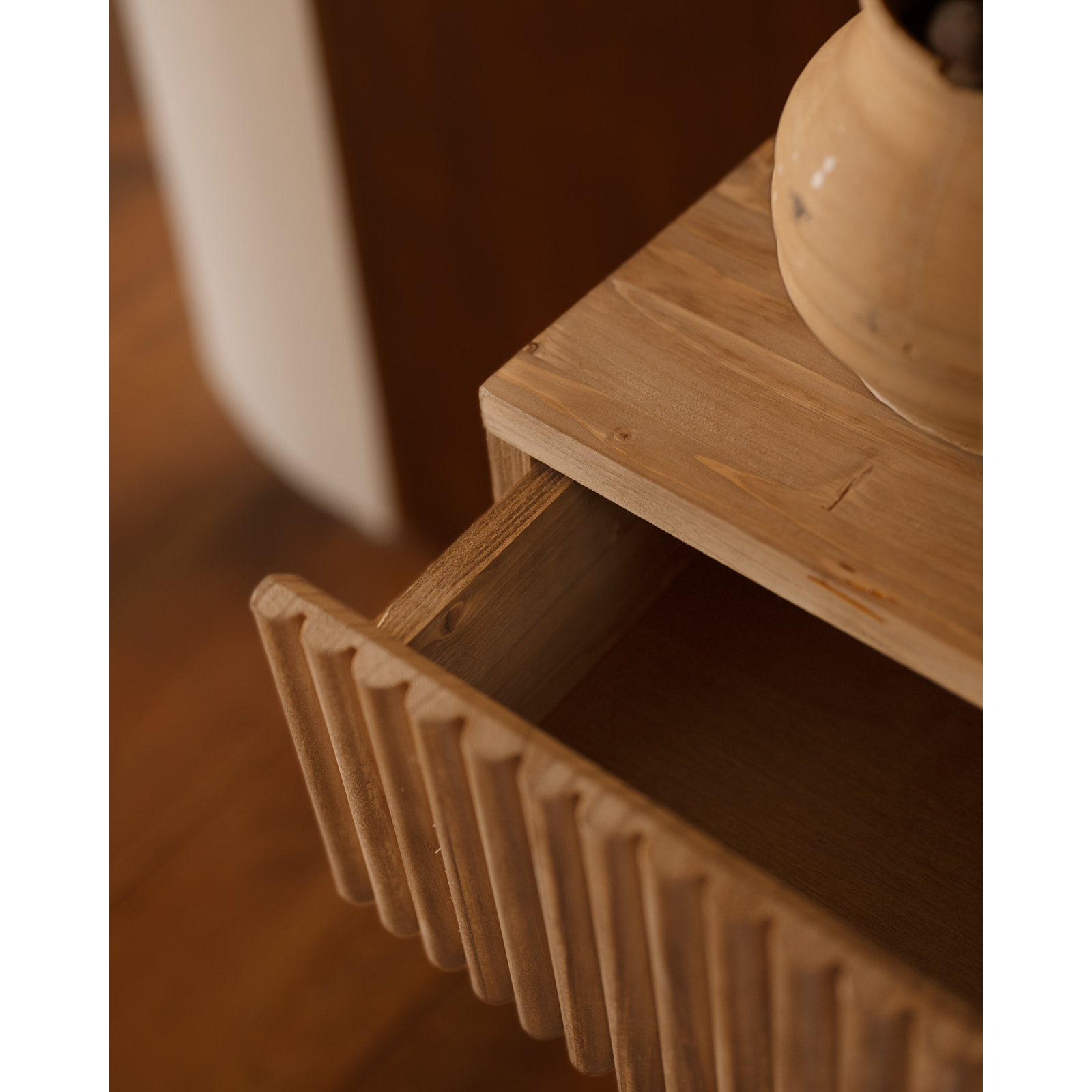 Table de chevet en bois massif flottant ton chêne foncé de 40cm Hauteur: 15 Longueur: 40 Largeur: 25.5