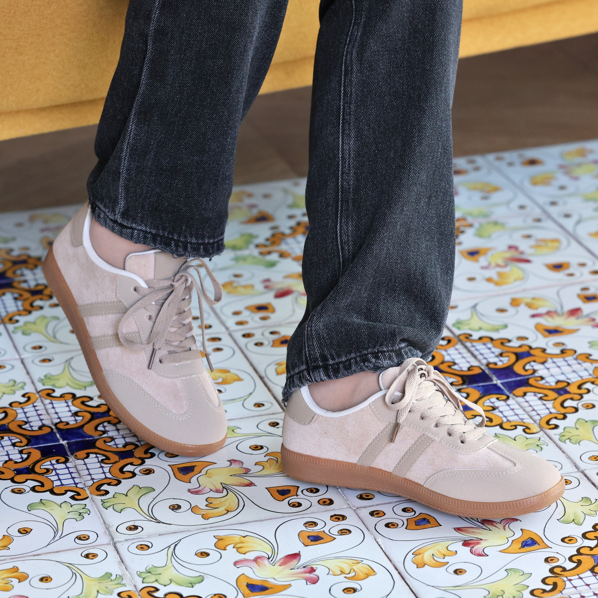 Sneakers in simil pelle scamosciata