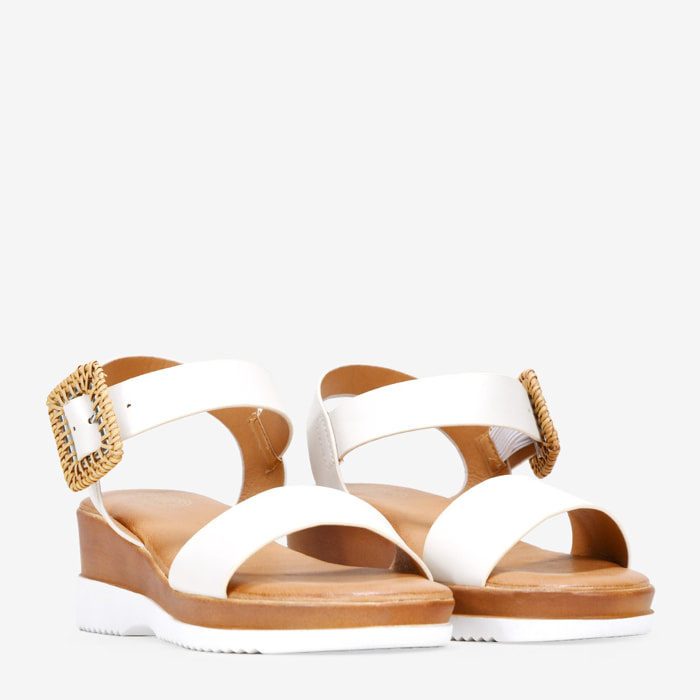 Sandalias blancas con cuña efecto madera
