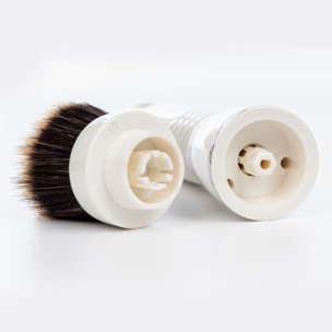 Cepillo de maquillaje eléctrico. Con batería recargable y 2 intensidades. Incluye 2 cabezales.