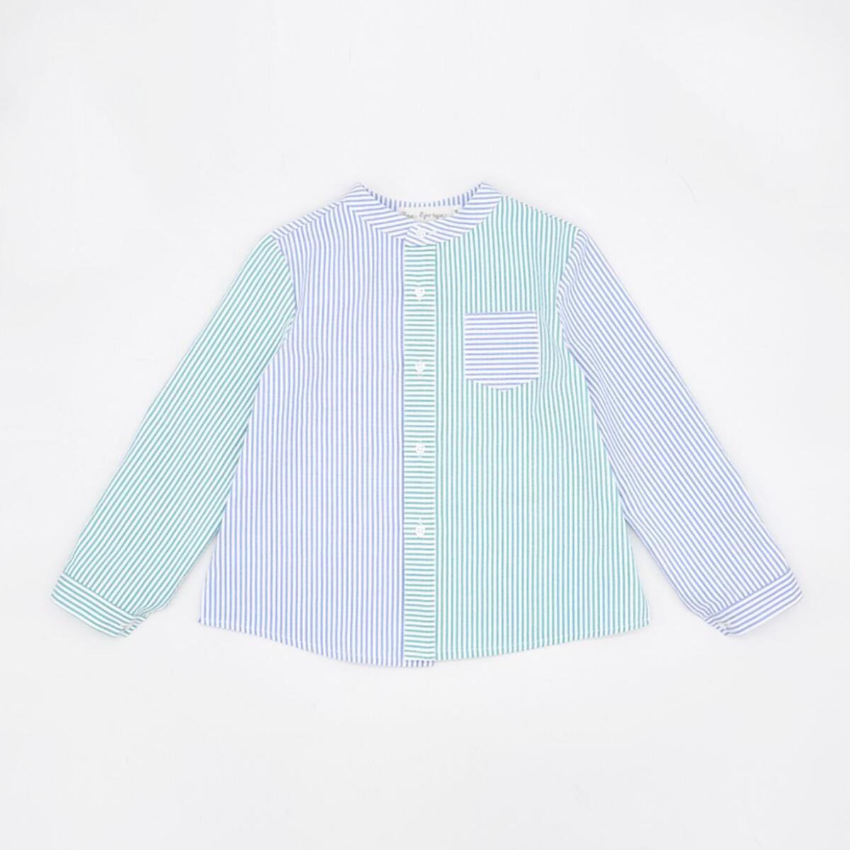 Camisa de manga larga, estampado combinado de rayas azules y rayas verdes. Cuello mao y bolsillo.