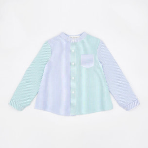 Camisa de manga larga, estampado combinado de rayas azules y rayas verdes. Cuello mao y bolsillo.