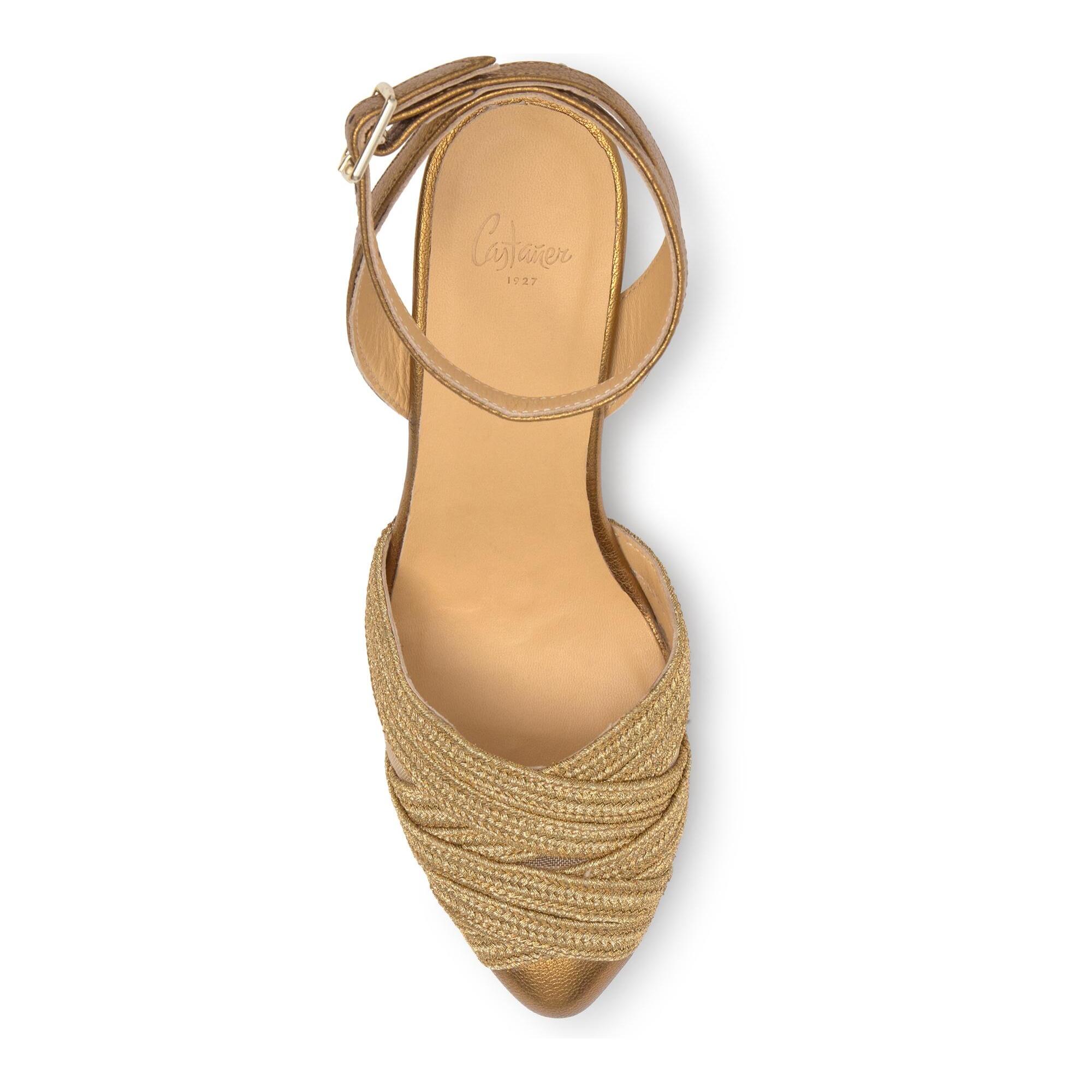 Zapato salón Joy cuña geométrica en trenzado metalizado artesanal con pulsera y escote en V