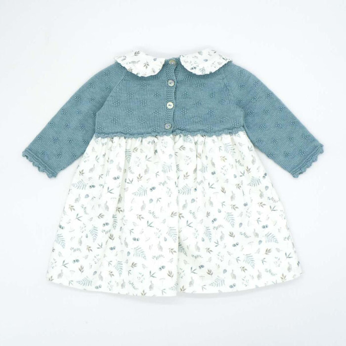 Vestido azul y estampado con pompón