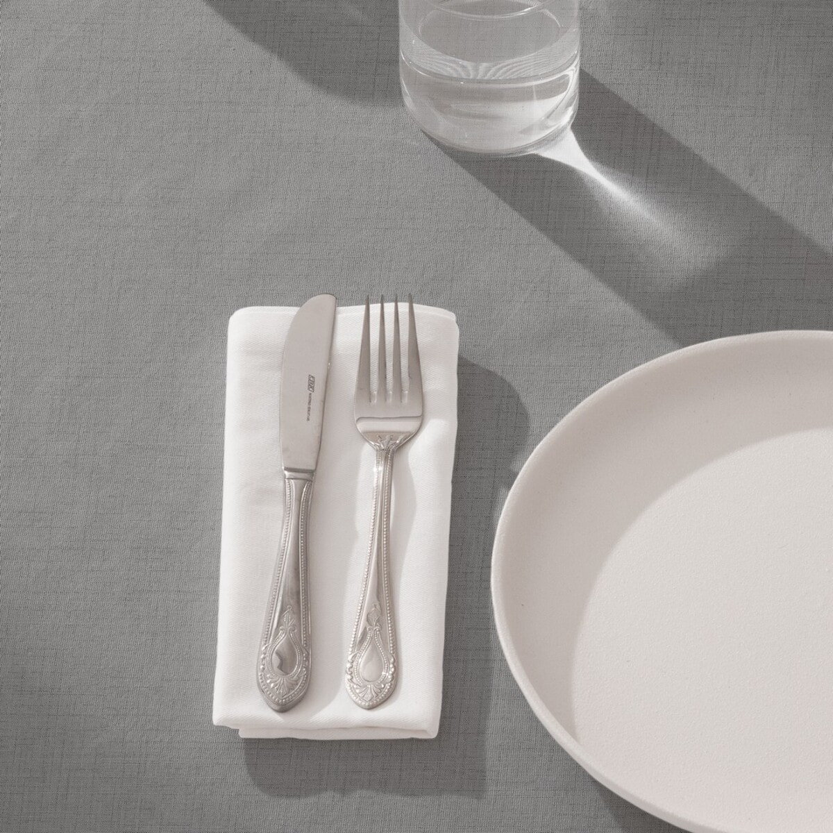 Nappe unie anti-tâches BRIA GRIS