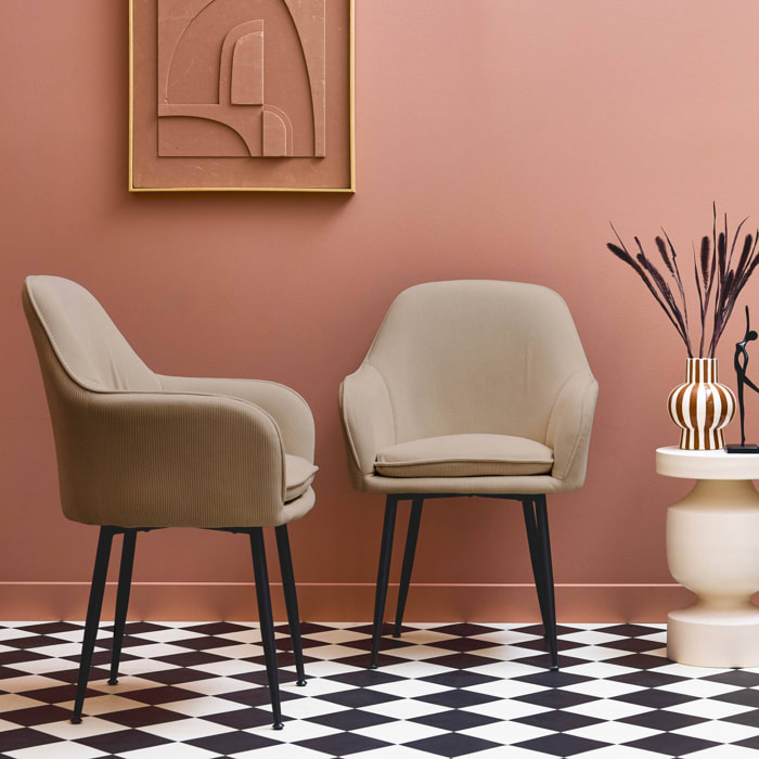 Lot de 2 fauteuils en velours côtelé beige et pieds en métal noir mat. L 57 x P 59 x H 84.5