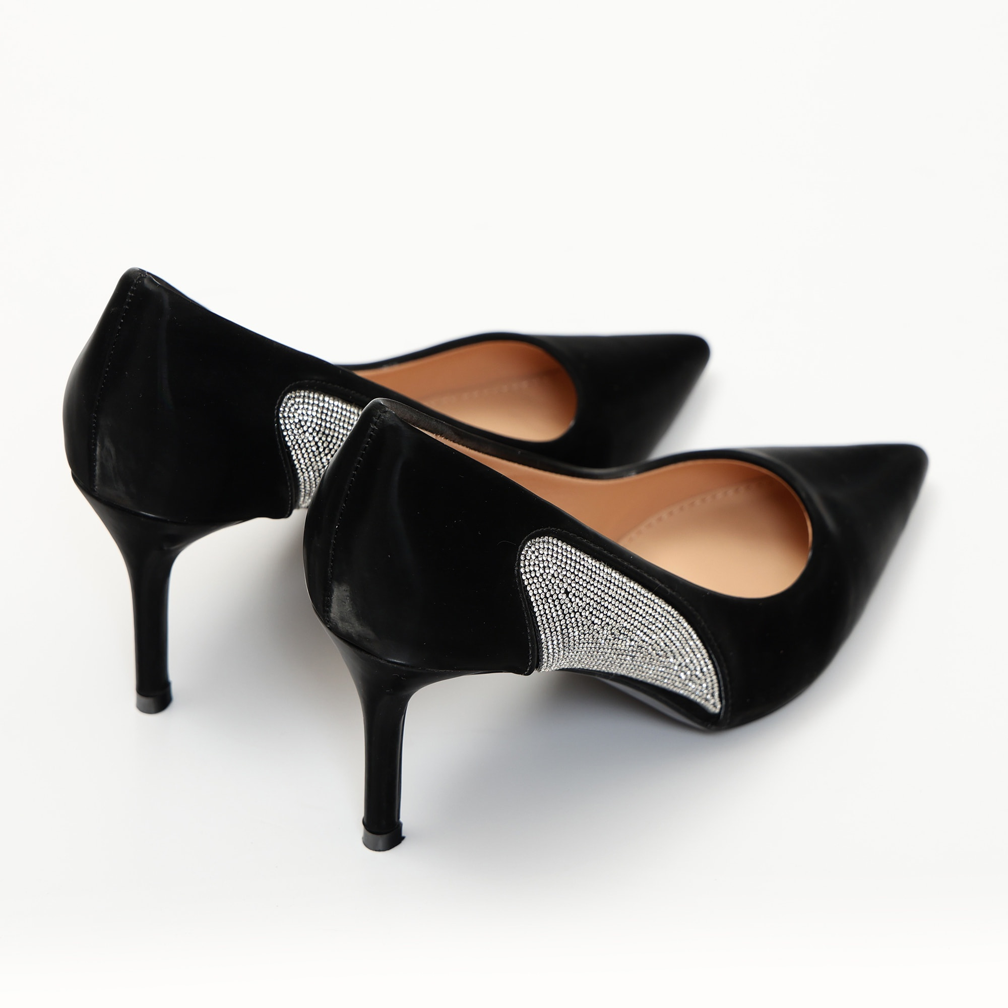 Dècolletè pumps in simil pelle verniciata con strass laterali