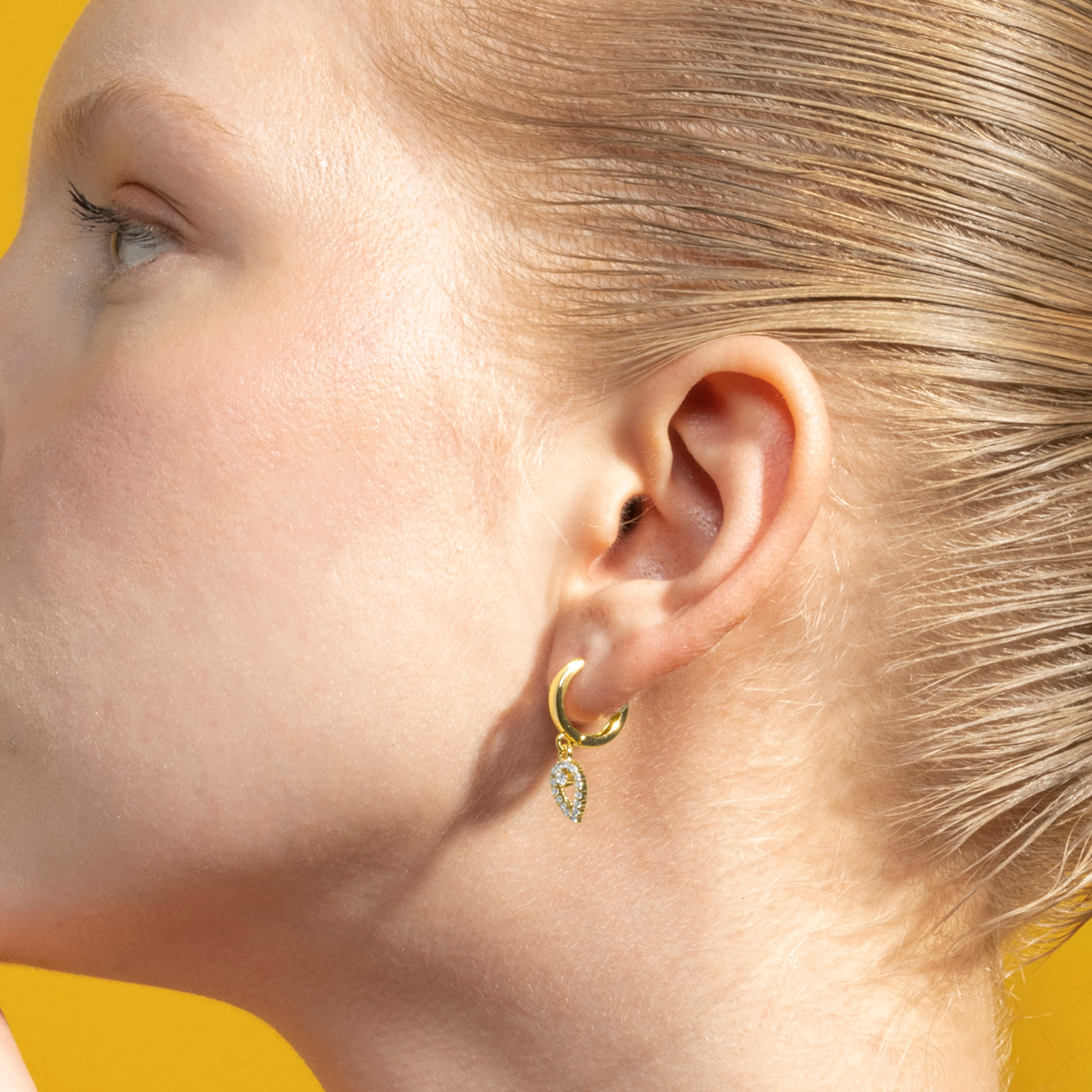 Pendientes de Circonita Brillante acabados en oro amarillo de 18k