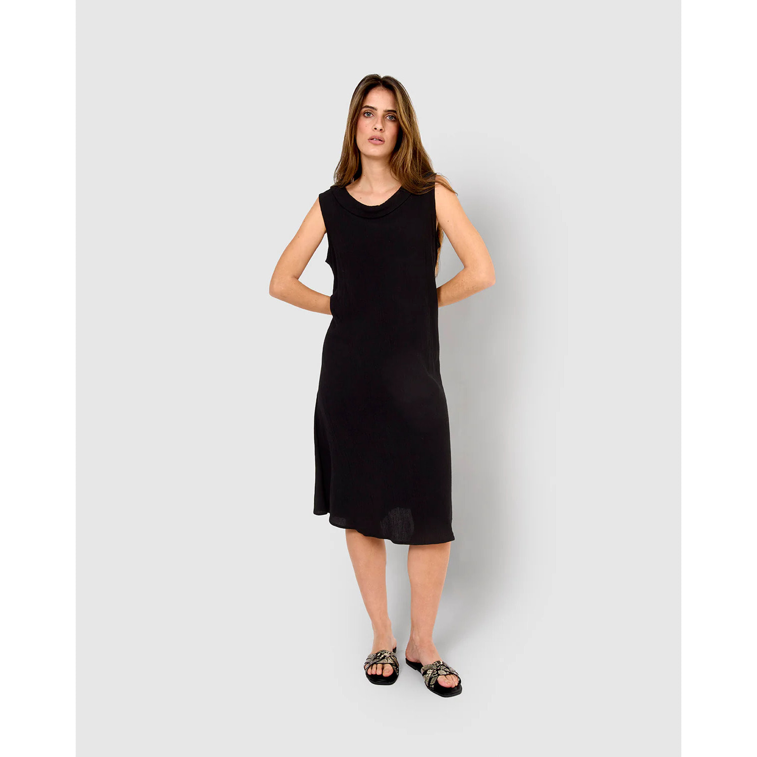 Vestido midi cuello drapeado algodón lino negro