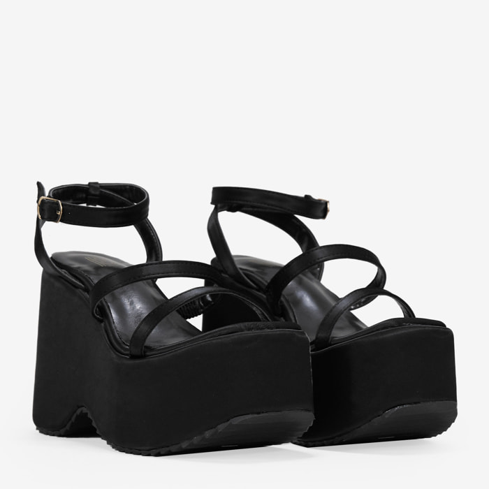 Sandalias de cuña y plataforma negras en satén