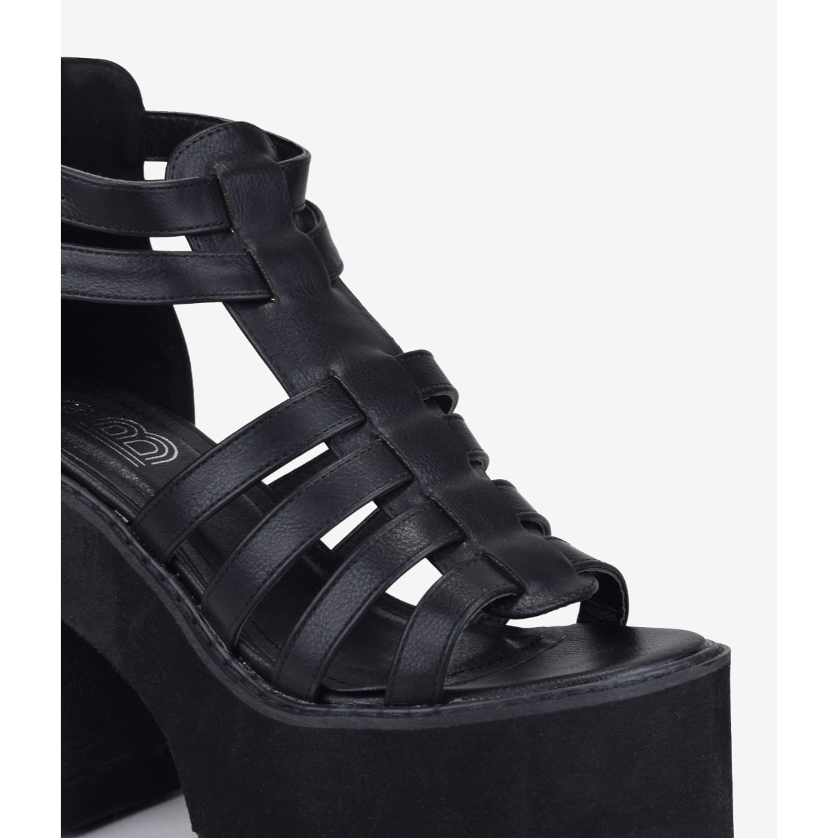 Sandalias con tacón negras con plataforma y hebillas