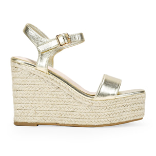 Sandalias doradas con cuña de esparto