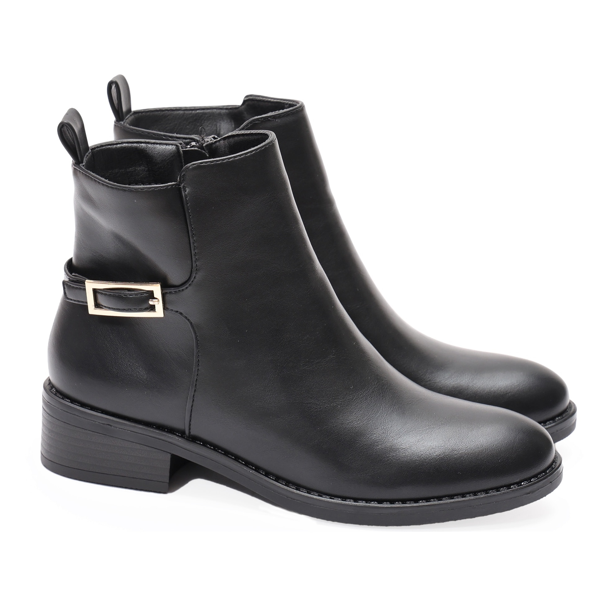 Stivaletti in simil pelle con fibbia dorata