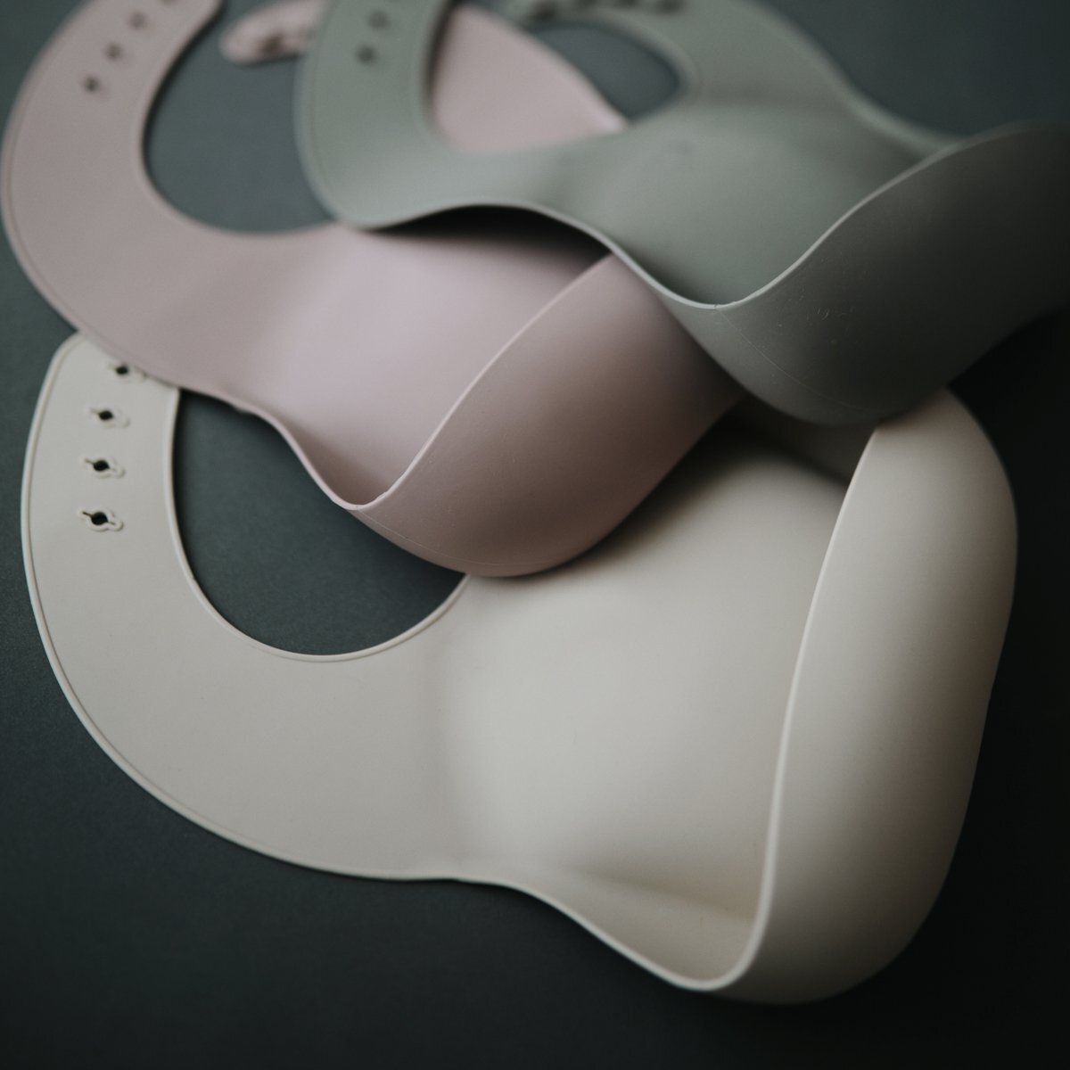 Mushie Babero Silicona Solid