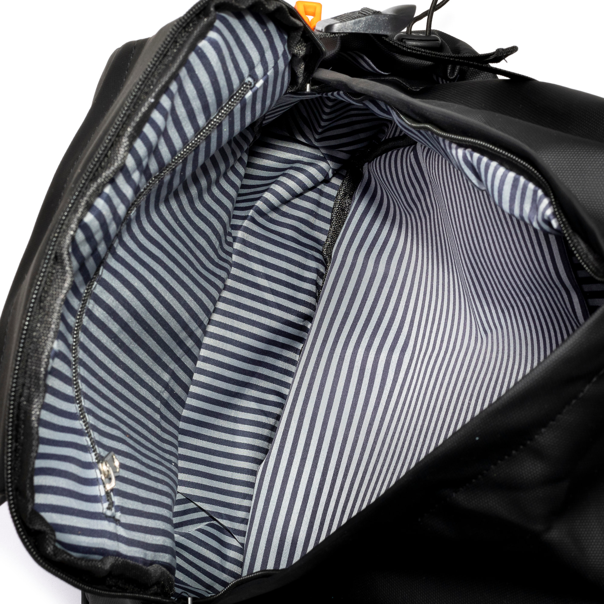 Mochila multi compartimento, porta Laptop 15.6". Capa impermeable. Adaptable a Trolley. Toma USB externa.