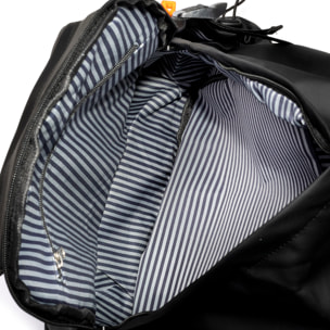 Mochila multi compartimento, porta Laptop 15.6". Capa impermeable. Adaptable a Trolley. Toma USB externa.