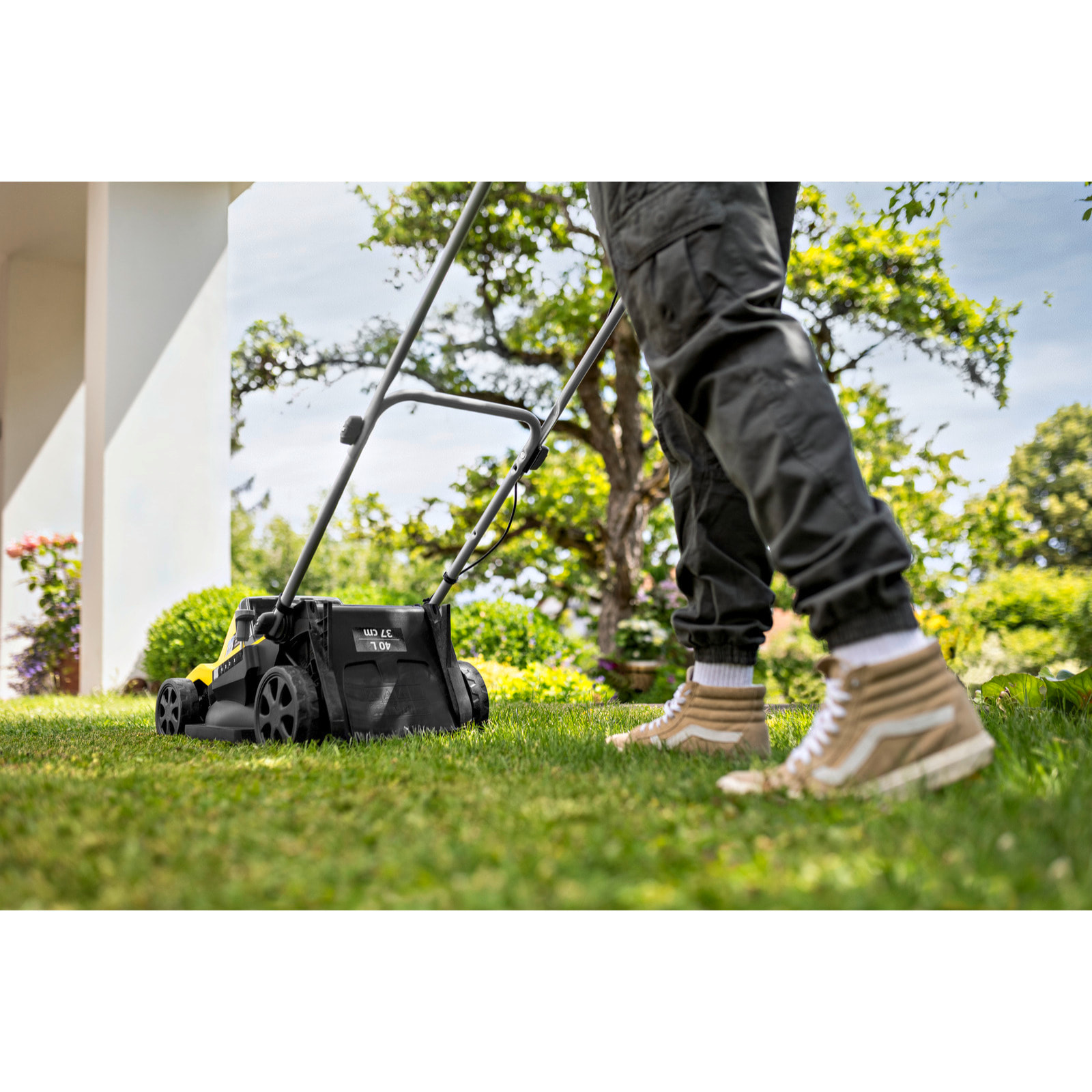 Tondeuse à gazon sans fil 36 V Karcher LMO 4-18 Dual avec 2 batteries 18V-5Ah- moteur brushless- autonomie 450 m²- coupe 37 cm